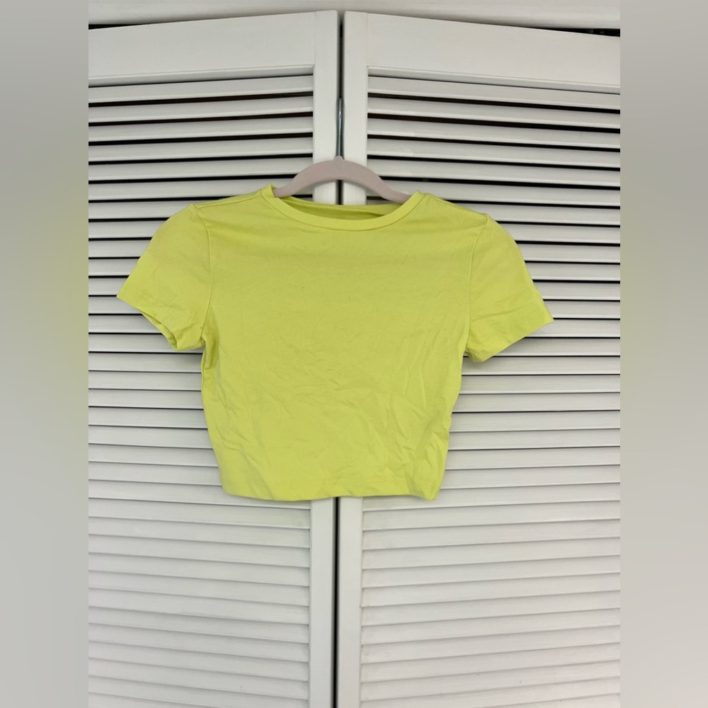 Target cropped yellow tshirt size xs NWT